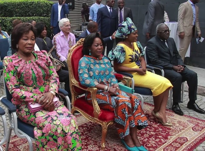 La Première Dame du Congo, Antoinette Sassou Neguesso (au milieu), marraine de l'événement